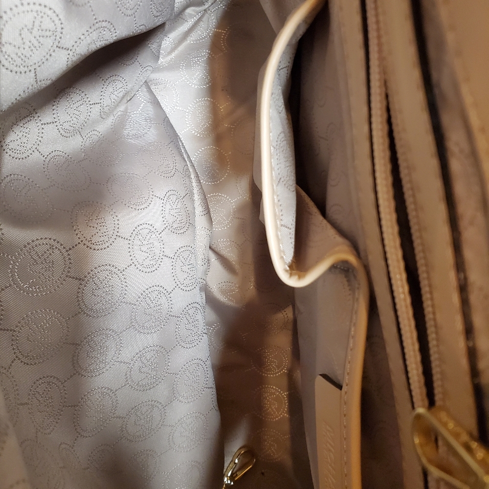 Michael Kors Purse - Picture 4 of 7